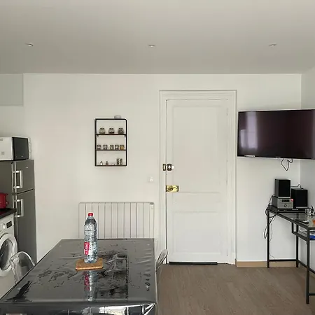 Meuble 42 M2 A Proche Thermes-spa דירה *